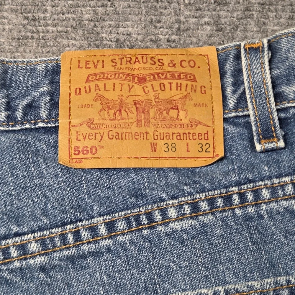 Vintage Levis 560 Jeans Mens 38x31 Made USA Loose Fit Tapered Leg Light Wash